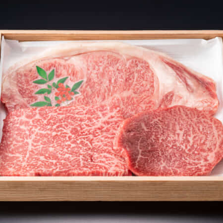 山形牛ステーキセット（サーロインステーキ250ｇ×1枚と赤身ステーキ160ｇ×2枚）｜西鎌倉でテイクアウト・デリバリーなら西鎌倉精肉店