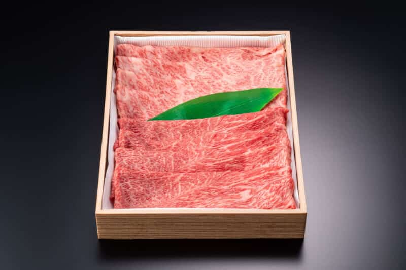 山形牛すき焼き2種盛り（赤身300ｇ＋霜降り300ｇ）｜西鎌倉でテイクアウト・デリバリーなら西鎌倉精肉店